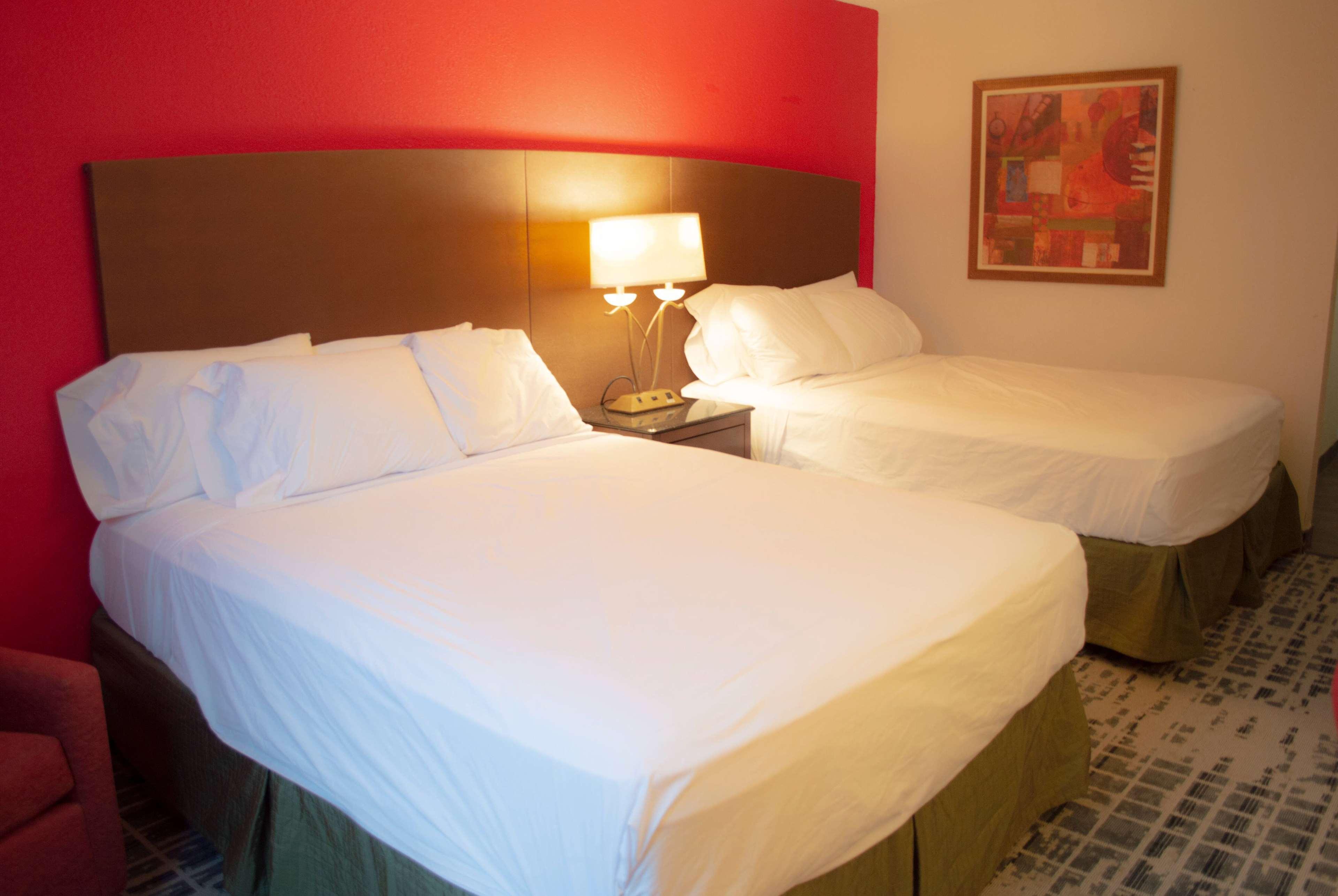 Baymont By Wyndham Ferndale/royal Oak Hotel