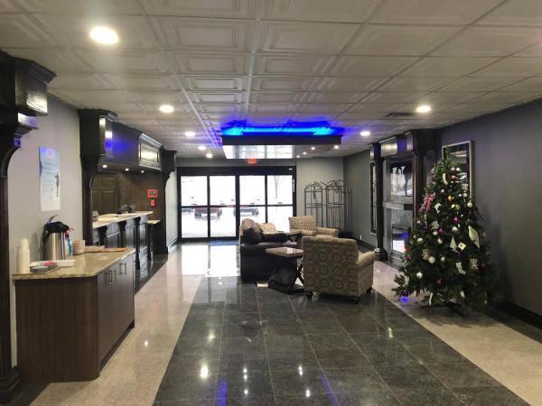 Baymont By Wyndham Ferndale/royal Oak Hotel 3*